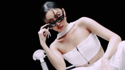  MAMAMOO Hwasa Solo: The Iconic K-Pop Soloist Drops Teaser of 'I am a Light'