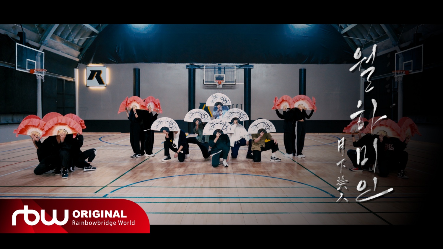 ONEUS unveils a surprise choreography video for '月下美人: LUNA'... 6 person 6 color styling