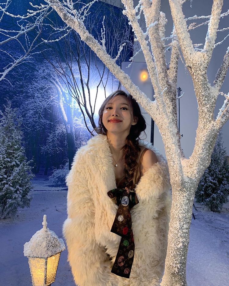 TWICE Nayeon, a lovely fairy in a snowy park.. 'Frozen' Elsa Advent ♥