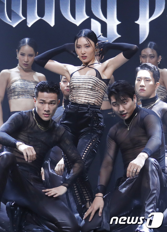 Hwasa, a different kind of performance