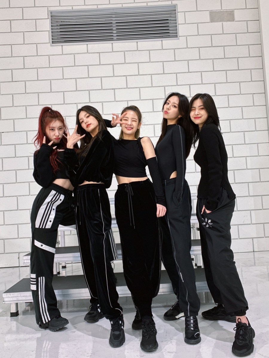 ITZY Talks About Their MAMA Awards Performance, U.S. Tour & More
