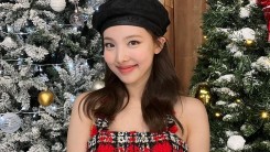 TWICE Nayeon transforms into a Christmas fairy... Charming smile