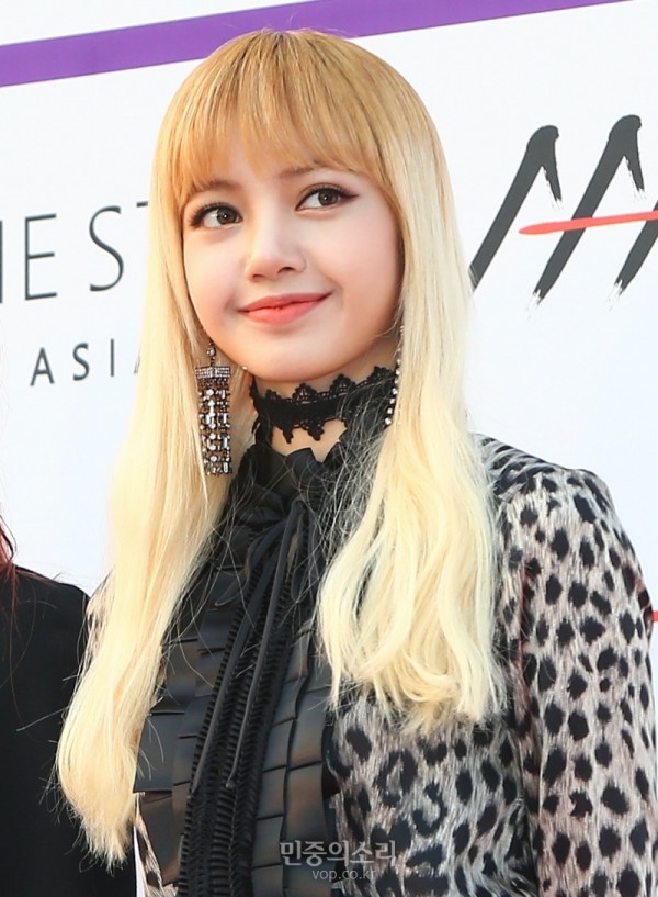 IVE Liz Gains Attention for Looking Like BLACKPINK Lisa | KpopStarz