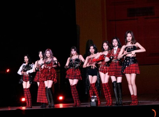 TWICE's 4th world tour begins in Seoul... 