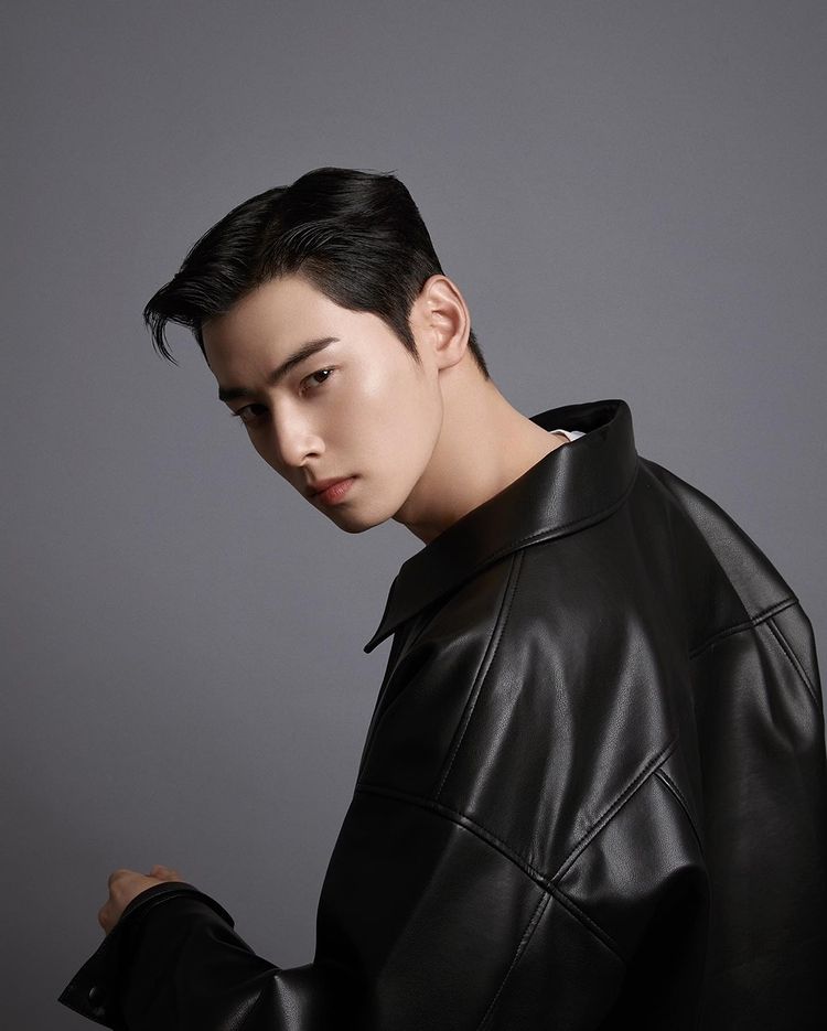 ASTRO Cha Eun-Woo Rocking The Leather Jacket Look On Instagram