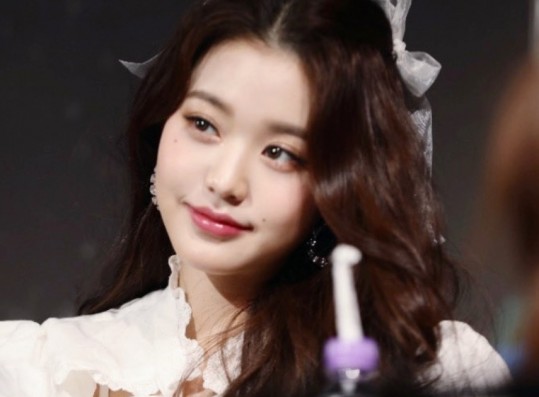 This 7-Second Fancam of IVE Jang Wonyoung Garners Attention for Her Living Doll Visuals