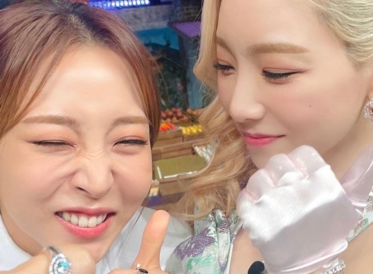 MAMAMOO Moonbyul Proves She's the Biggest Fan of SNSD Taeyeon, Confesses Love for the Idol in the Most Relatable Way
