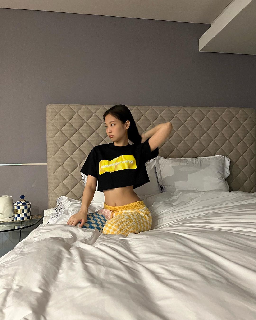 Jennie wears a crop top and has a healing time with her dogs