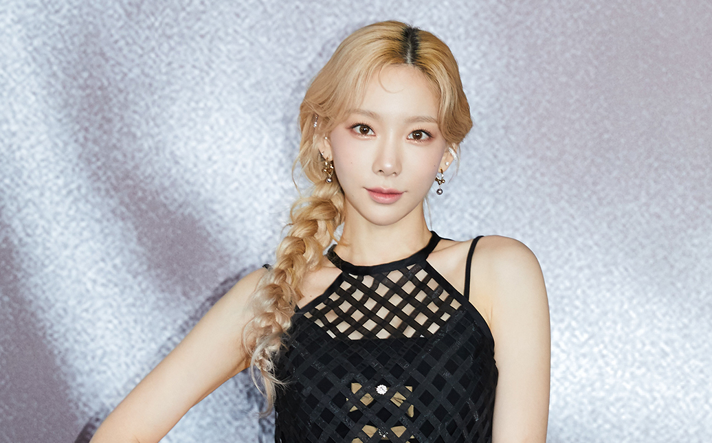 Girl's Generation Taeyeon][Amazing Saturday] MARGESHERWOOD Bessette  Shoulder+Strap_Silver Crinkle