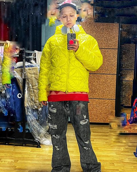 Mino even digests bright yellow padding... Has spring already arrived?