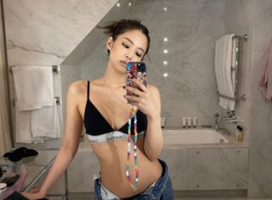 Jennie takes off her jeans and takes a daring underwear selfie... 'Perfect body' to the waist of an ant