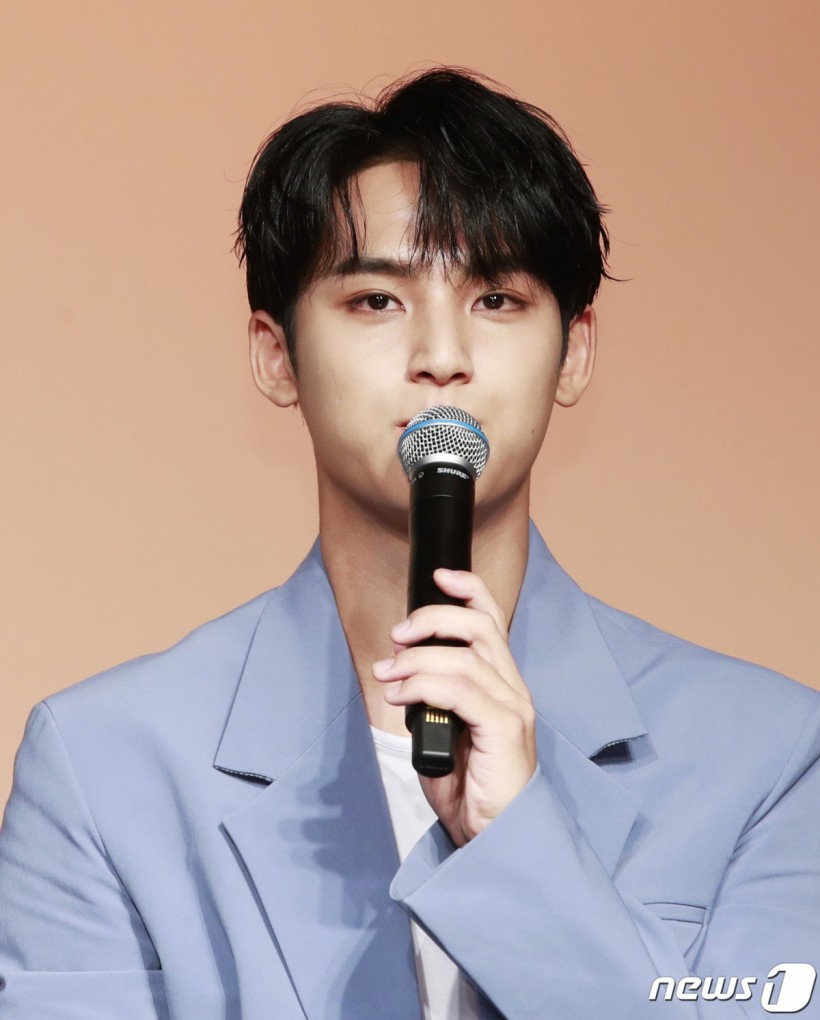 SEVENTEEN Mingyu's Skinship with Female Staff Draws Mixed Reactions – Here's Why