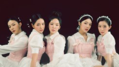 Red Velvet transforms into a human music box... Comeback with a unique visual