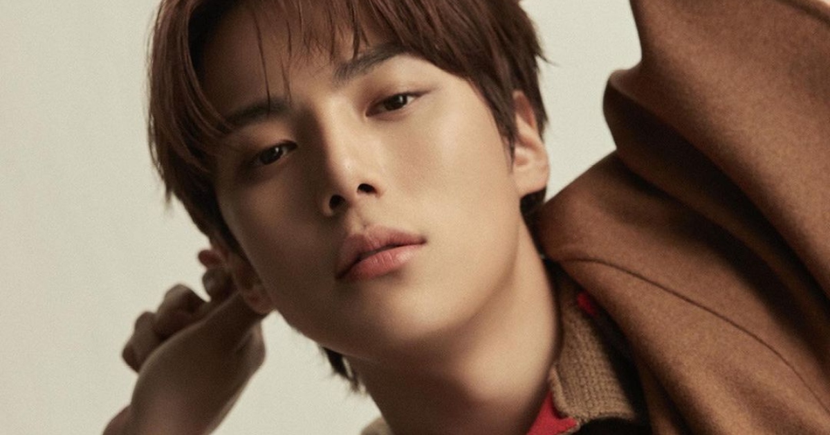 MONSTA X's MinHyuk Seduces Fans While Smudging His Lipstick On Stage -  Kpopmap
