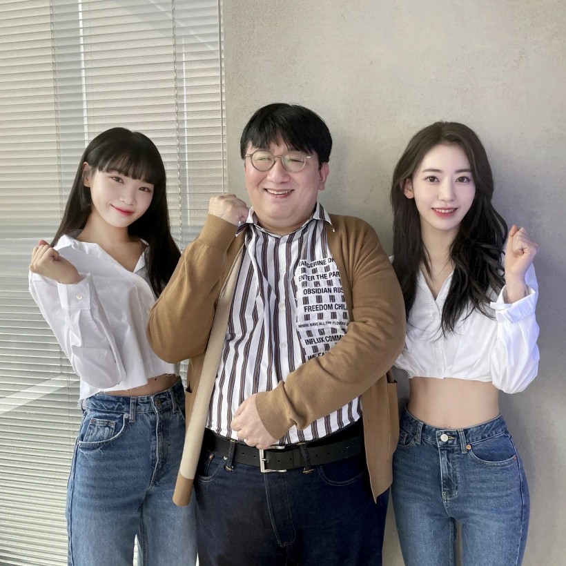 Bang Si Hyuk with Chaewon and Sakura