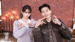A warm two-shot with Jay Park and IU.. 'ㄱㄴㄷㄹ' cute fingers