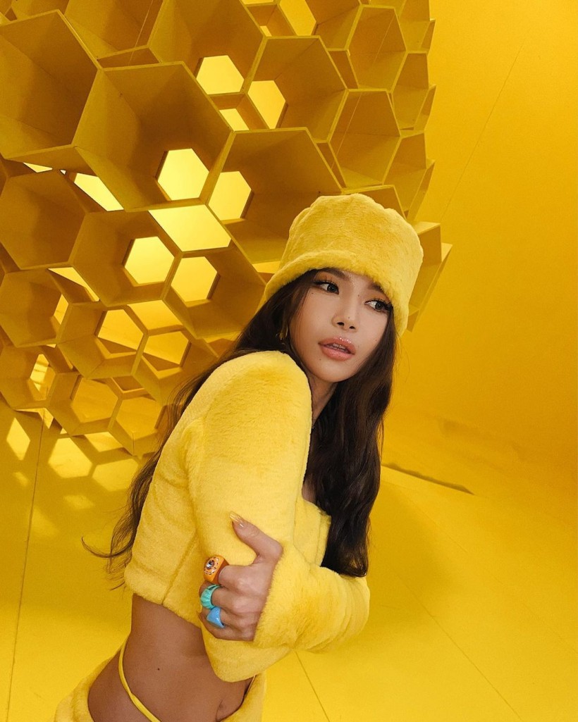 MAMAMOO Solar Flaunts Unconventional Outfit – Here's How People Are Reacting