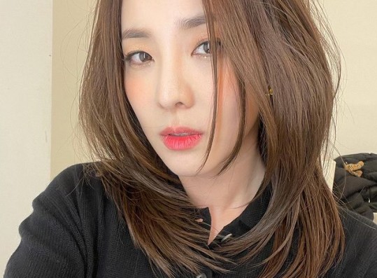 Sandara Park Creates a Second Account--'I'll Do Whatever I Want to Do Here'