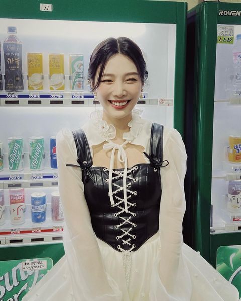 Red Velvet Joy Releases A Photo of Her Appearance on 'Music Bank'