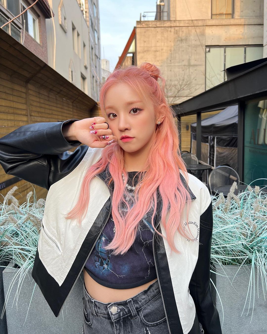 Female Idols With Pink Hair | K-Pop Amino