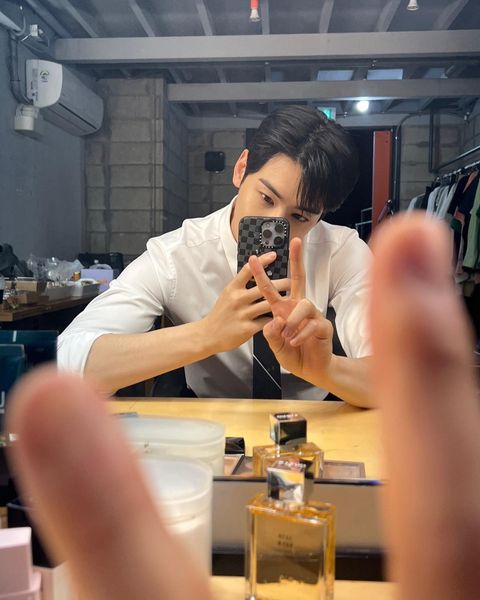 ASTRO Cha Eun Woo Shares New Mirror Selfie KpopStarz