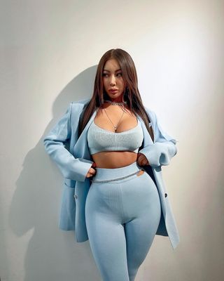 The volume surpassed even the luxury bag of Company C... Jessi, Kardashian-class perfect hip 'dizzy'