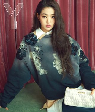 IVE Wonyoung Decorates the Cover of Y Magazine