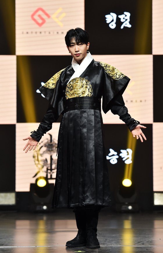 "I want to become a cinematic idol" KINGDOM, wearing a hanbok and capturing the beauty of Korea