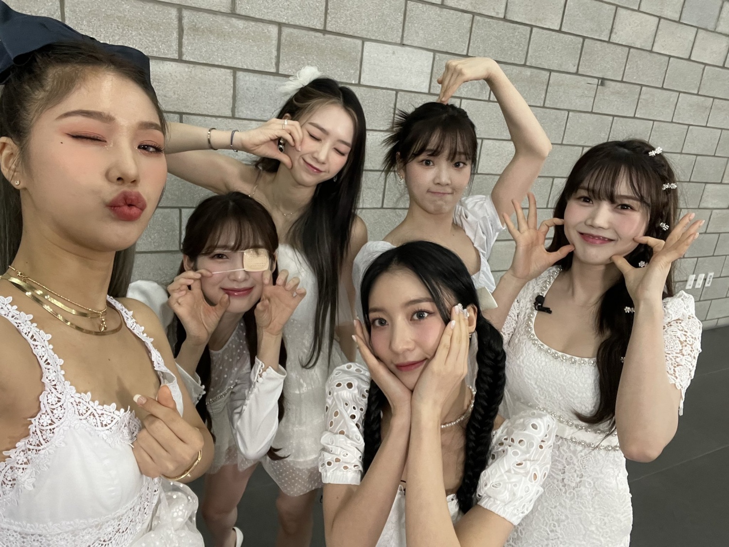 OH MY GIRL Releases 'Real Love' Choreography Practice Video