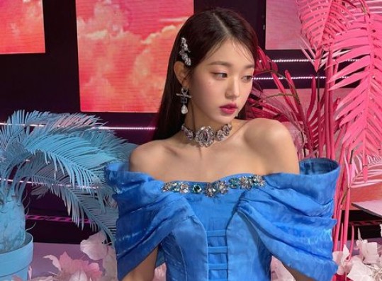 IVE Wonyoung Styles Blue Off-Shoulder Top