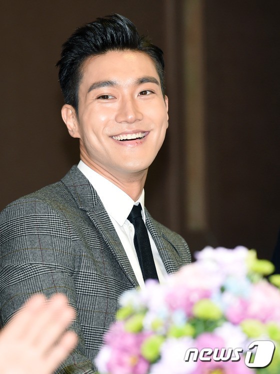 Super Junior Siwon Reveals His Ideal Type - What Qualities in Women Does He Like?