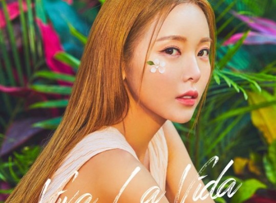 Hong Jin-young's new album 'VIVA LA VIDA' ranks #1 on Amazon International Bestseller