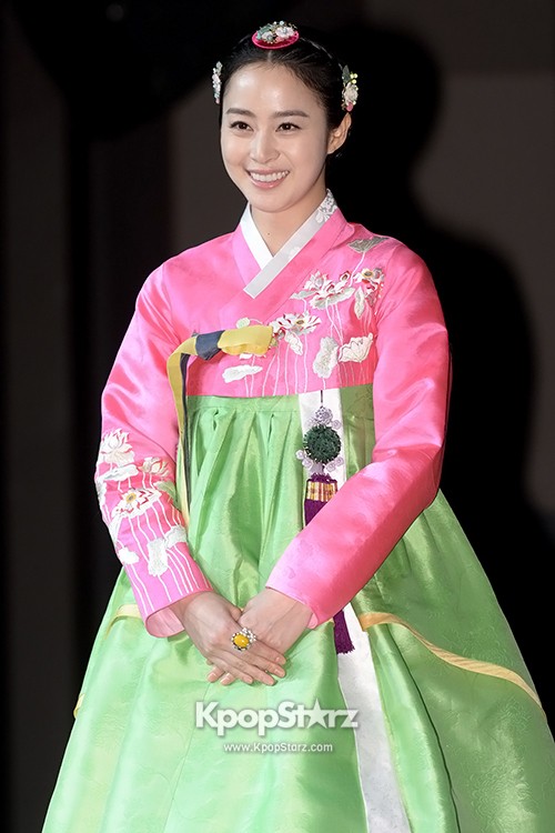 Kim Tae Hee Beautiful in Tradiitonal Hanbok at 'Jang Ok Jeong, Live for ...