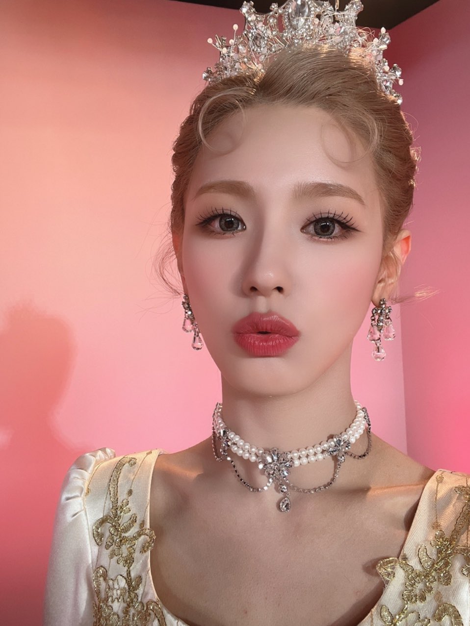 (G)I-dle Miyeon Looks Ethereal in Newly Released Photos