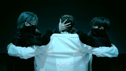 ENHYPEN Jungwon & Ni-ki  Earn Praise for Charisma in Latest Studio Choom Performance