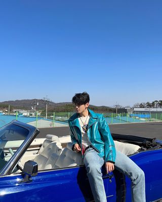 Cha Eun-woo Posts Side-by-Side a Car | KpopStarz