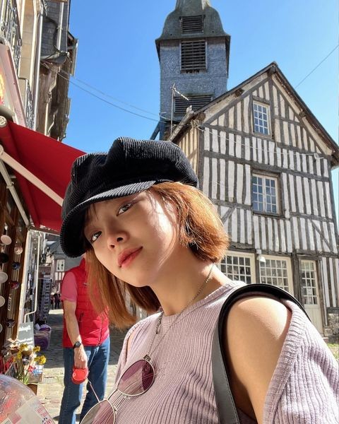 Kim Sejeong, fresh glamor in front of the Eiffel Tower