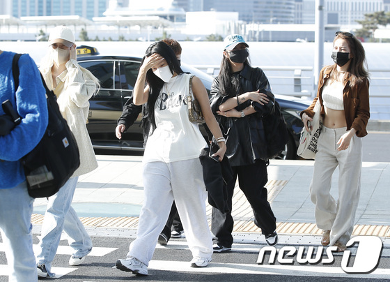 MAMAMOO Effortlessly Flaunts Cute Airport Fashion Outfits