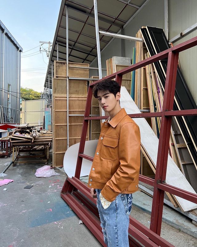 Cha Eun-woo, ring earrings + ripped jeans… Transform into an attractive rebel