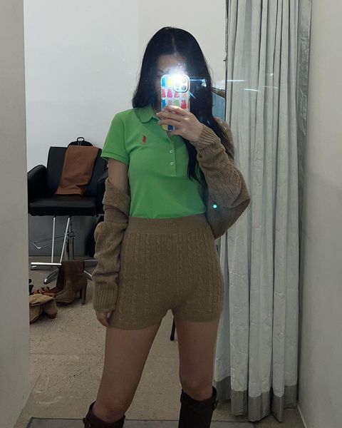 RED VELVET Seulgi Displays Amazing Figure in Tight Knitted Shorts