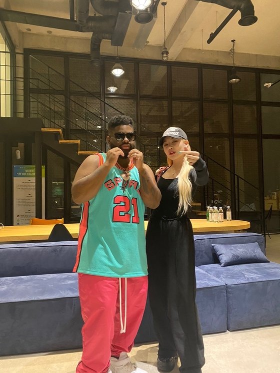 Jamie's surprise meeting with Pink Sweat$ 'Visiting Korea' "Lovely conversation"