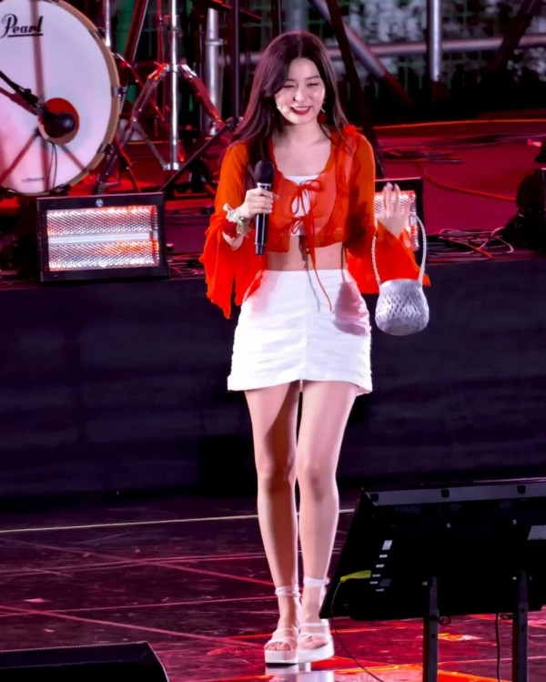 Red Velvet Seulgi se convierte en tema candente para 'Underboob Fashion': ¿Qué pasó?