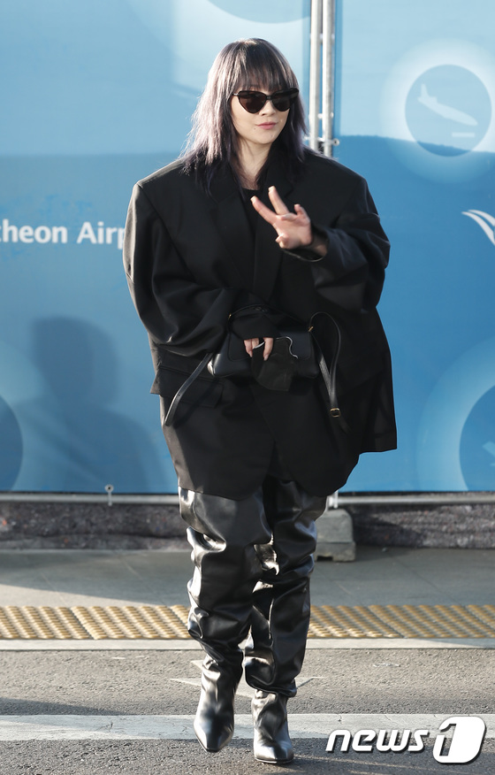 CL Spotted Leaving for US Through Incheon International Airport | KpopStarz