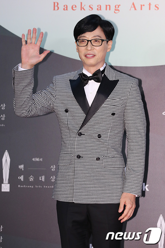 Starbiz.net - Astro Cha Eun Woo with black suit 🌟