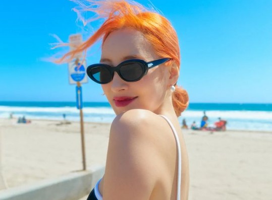 Sunmi, red-orange hair that pops out