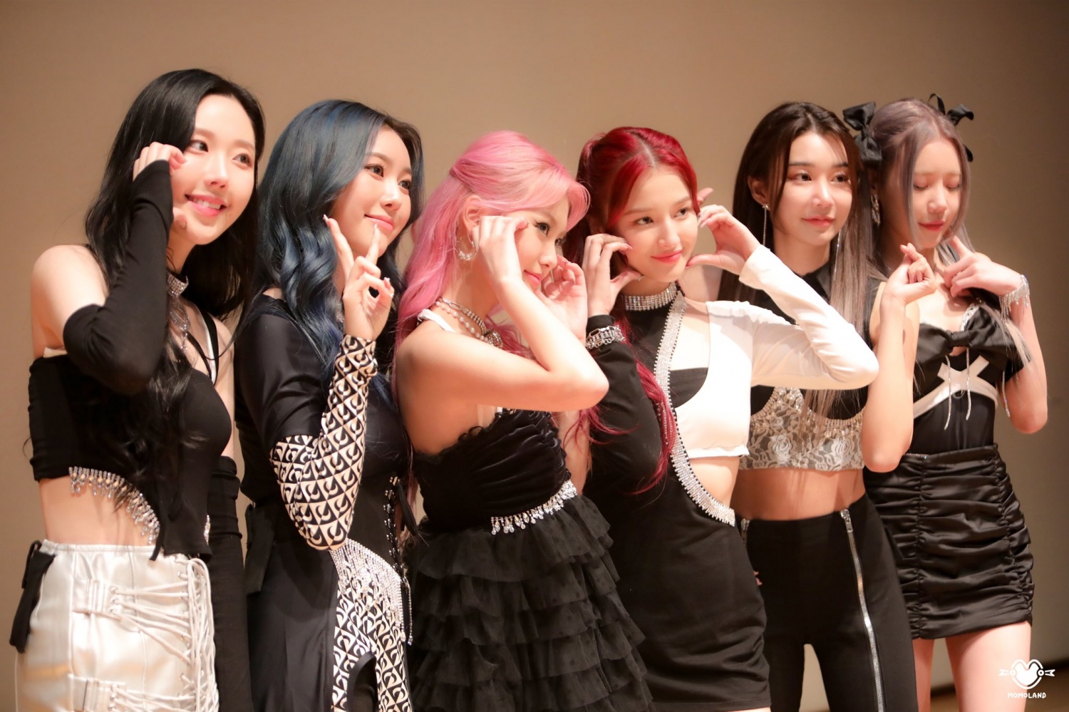 MOMOLAND, nominated for South American 'MTV MIAW'