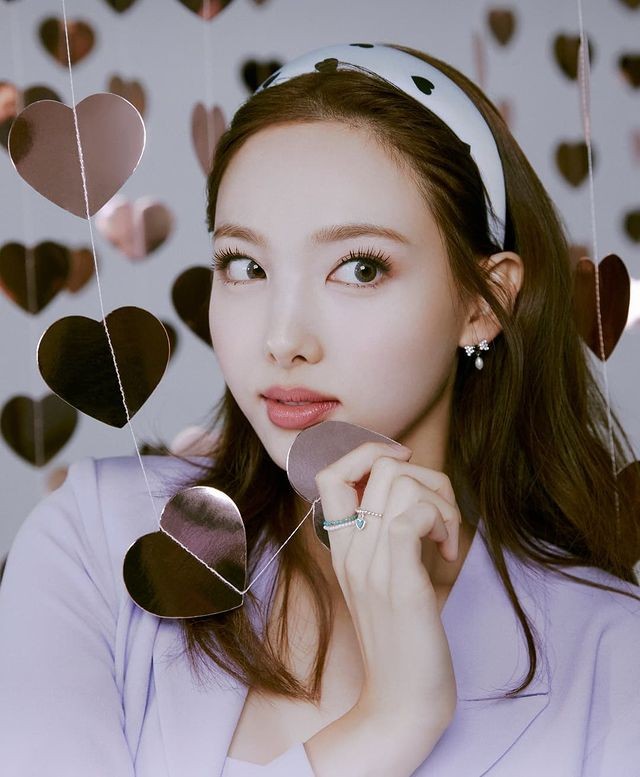 TWICE Nayeon, heavy eye makeup.. She has completely changed before her solo debut.