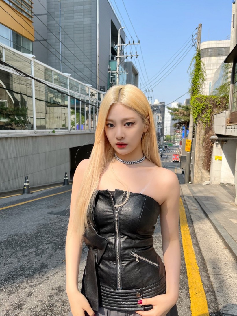 Hottest K-Pop Summer Fashion Trends For Women - Strapless & Cropped