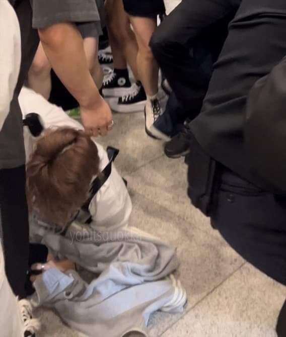 Stray Kids Han Worries Many After Sustaining Injury at Airport