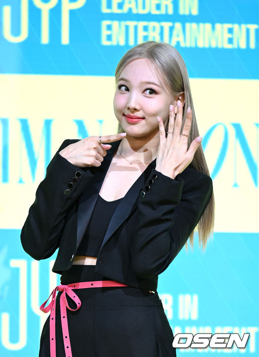 TWICE Nayeon Reveals How Long It Took Her to Learn Hand Choreo in 'POP!